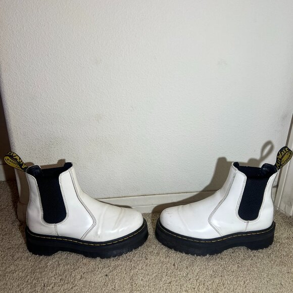 2976 White Smooth Leather Platform Chelsea Boots (Dr. Martens) - US Women 8 - Picture 4 of 6
